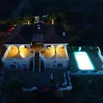 Casantilvia Heated Pool Paradise Appartamento *